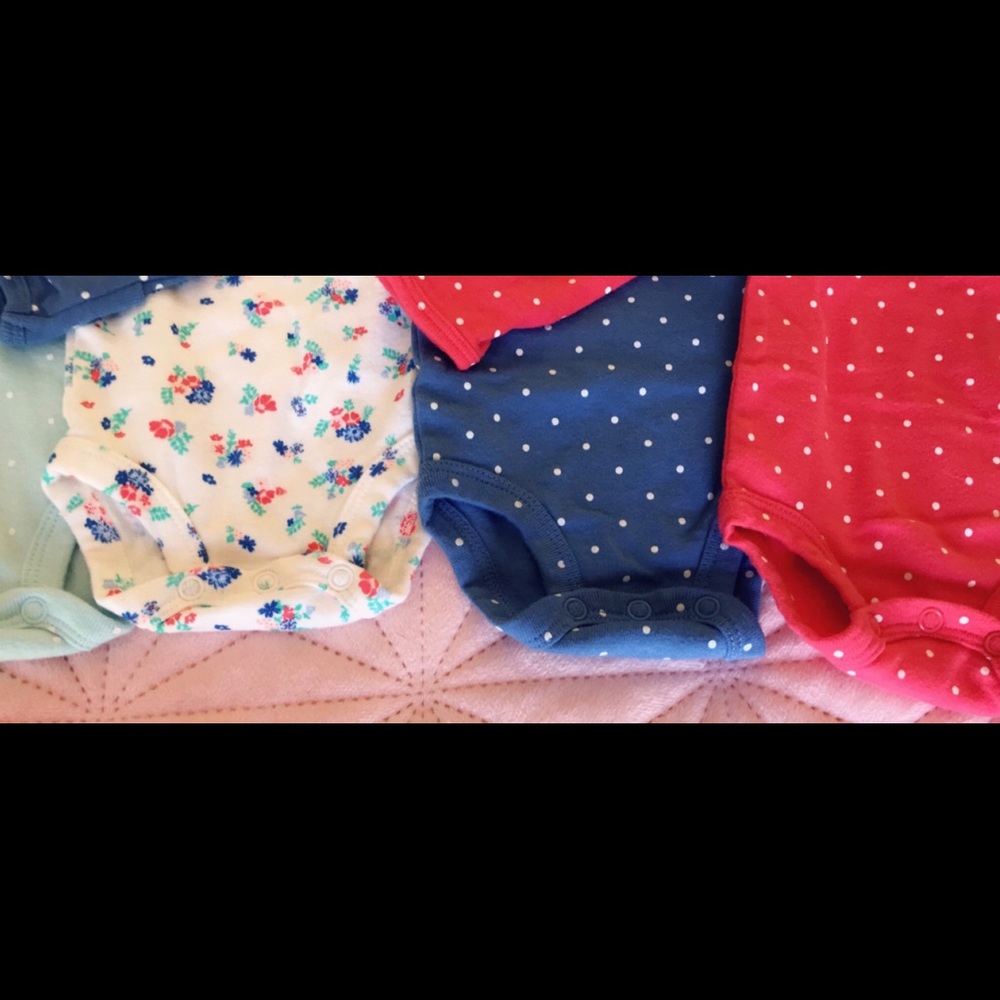 🛍4 Baby Girl Onesies - Picture 2 of 4